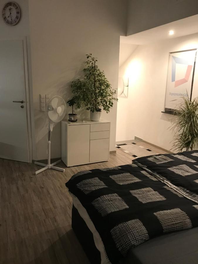 Jeannette Apartment *