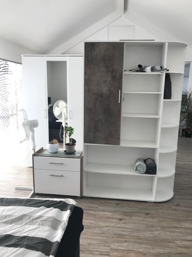 Jeannette Apartment *